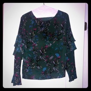 Banana Republic EUC ruffle-sleeve blouse